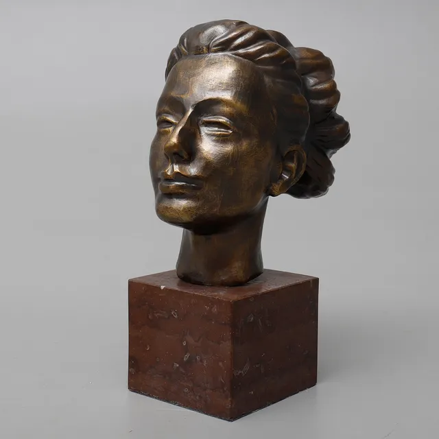 HELGE HÖGBOM. KVINNOHUVUD, SKULPTUR.