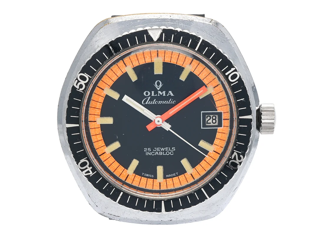 OLMA, herrur, 39 mm, Boett nr. 0703-3, vitmetall, automatisk, plexiglas, datum, skadad urtavla, skadad boett, läderband, ca 1970. — Klockor/Olma — Kaplans