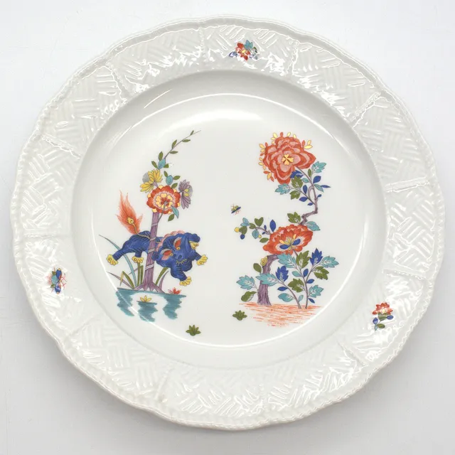 MEISSEN TELLER "FLIEGENDER HUND" / LÖWE, KAKIEMON-MALEREI, 1. WAHL, PFEIFFER-ZEIT 1924-1934. CA. 23,5CM.
