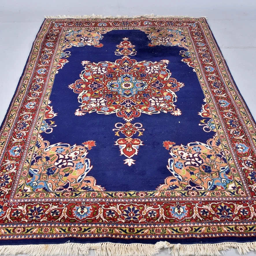 MATTA, old Persisk. — Oriental Carpets & Textiles — Halmstads Auktionskammare