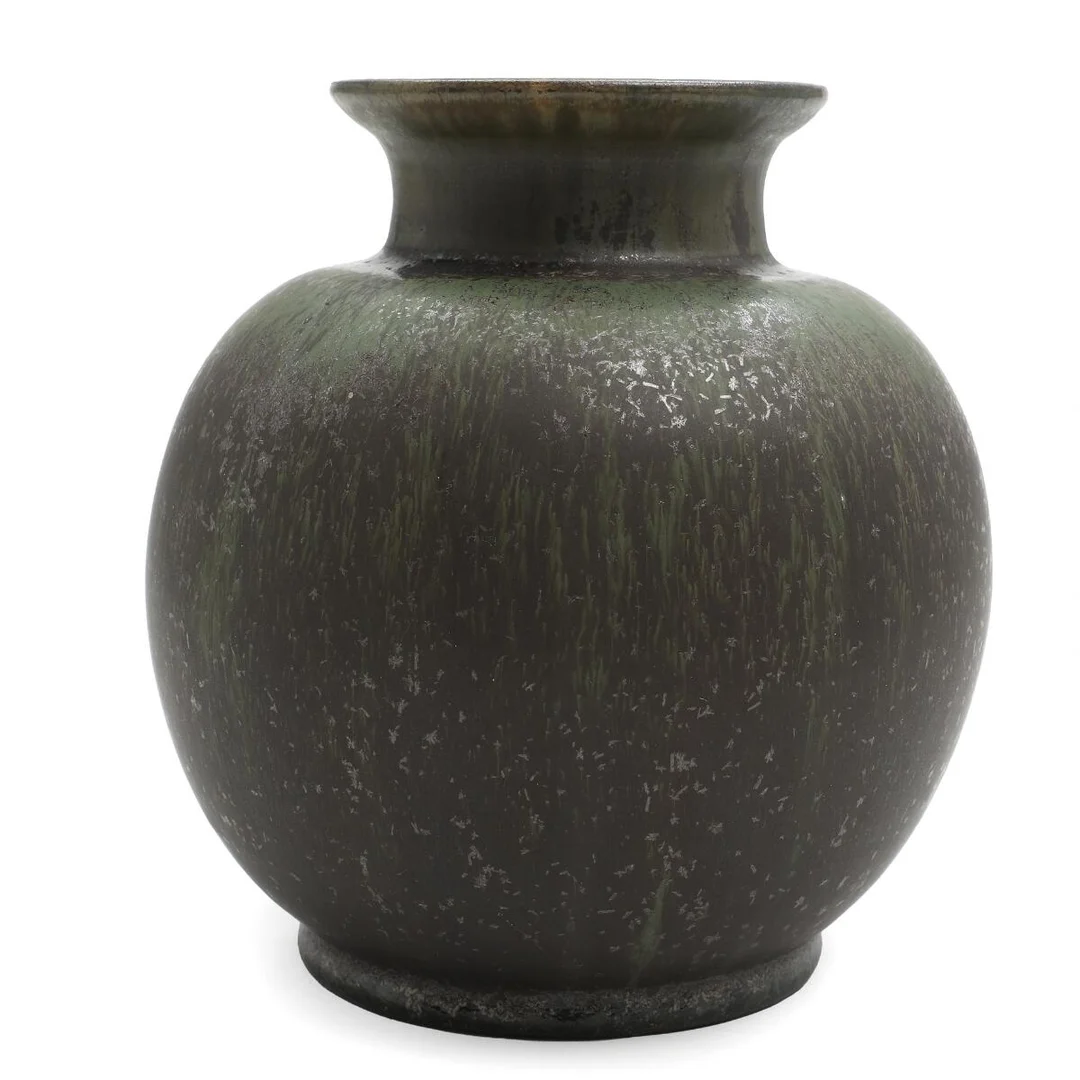 Round stoneware vase with modelled wide mouth. Decorated with green and dark glaze. Signed monogram 1928, 493. Executed at Halier's own workshop. H. 17 cm. — Modern Decorative Art — Bruun Rasmussen