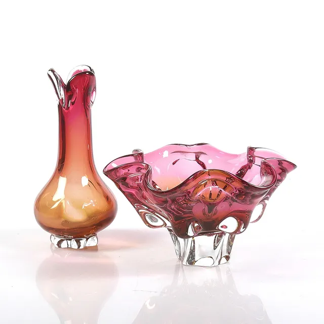 JOSEF HOSPODKA. Skål och vas, 2 delar, glas. Tjeckoslovakien. 1960-tal.