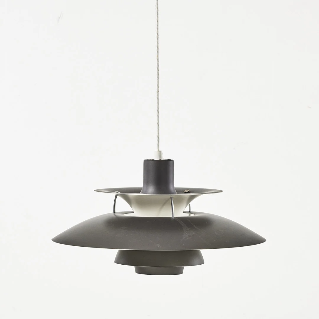 POUL HENNINGSEN. Taklampa, "PH-5", Louis Poulsen, Danmark. — Ceiling lights — Stockholms Auktionsverk Magasin 5