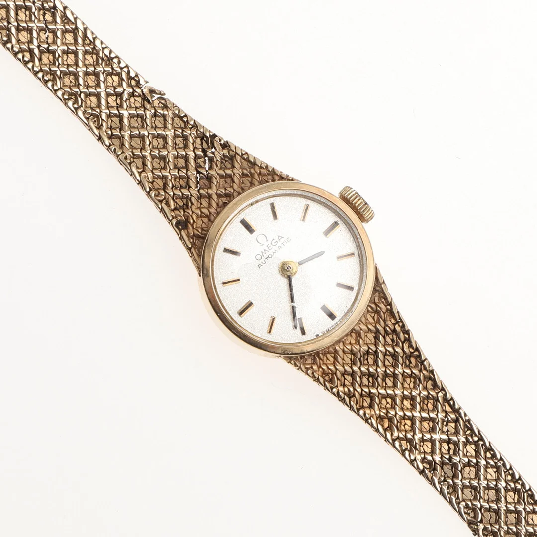 A LADY'S 9CT GOLD AUTOMATIC WRISTWATCH BY OMEGA. — Wristwatches — Lawrences Auctioneers