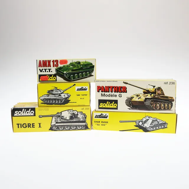 5 SOLIDO DIECAST MODELS OF TANKS/MILITARY VEHICLES.