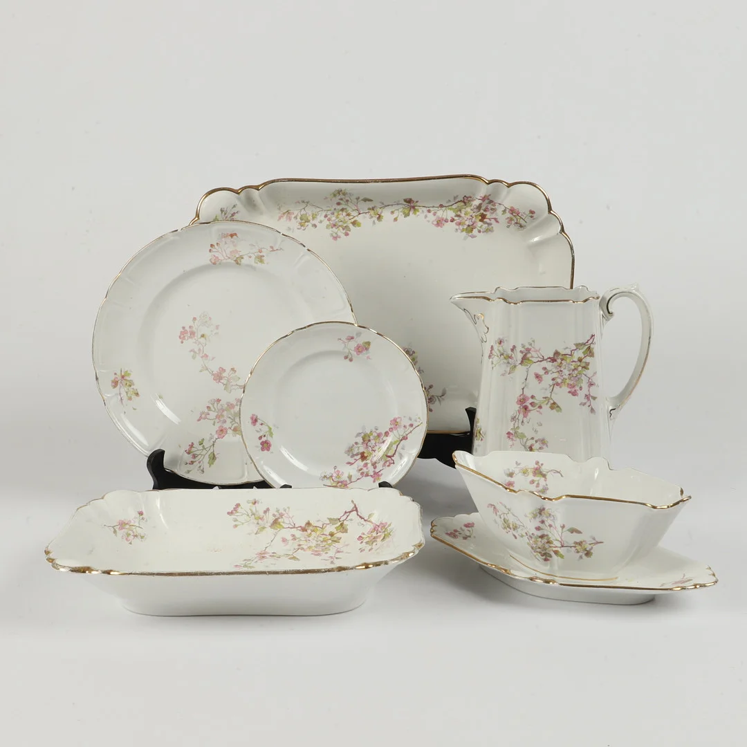 MATSERVIS, 55 delar, "Hagtorn", porslin, Gustavsberg. — Tableware — Helsingborgs Auktionskammare