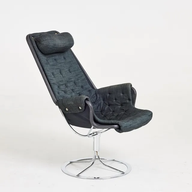 BRUNO MATHSSON. Fåtölj, "Jetson", Dux, canvas, svart textil samt läder, kromad stålunderrede, snurrbar, etikettmärkt.