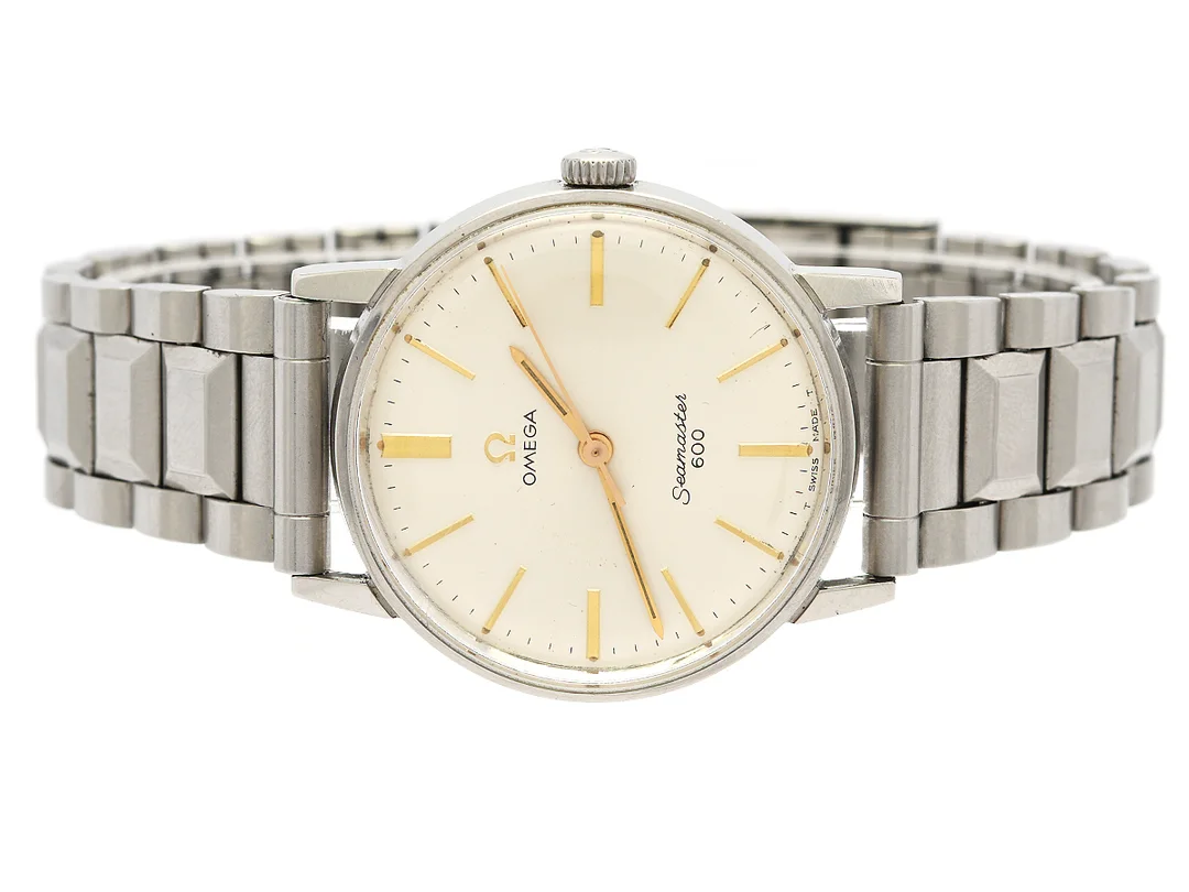 OMEGA, Seamaster 600 (T Swiss Made T), Cal 601, Serie nr. 23697964, Ref nr. ST 135.0011, Boett nr. 135.011, herrur, 34 mm, stål, manuell, plexiglas, skadad urtavla, skadad bakboett (se bild) ca 1966, metallänk ej original. — Klockor/Omega — Kaplans