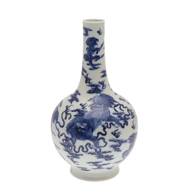 CHINESE BLUE & WHITE VASE.