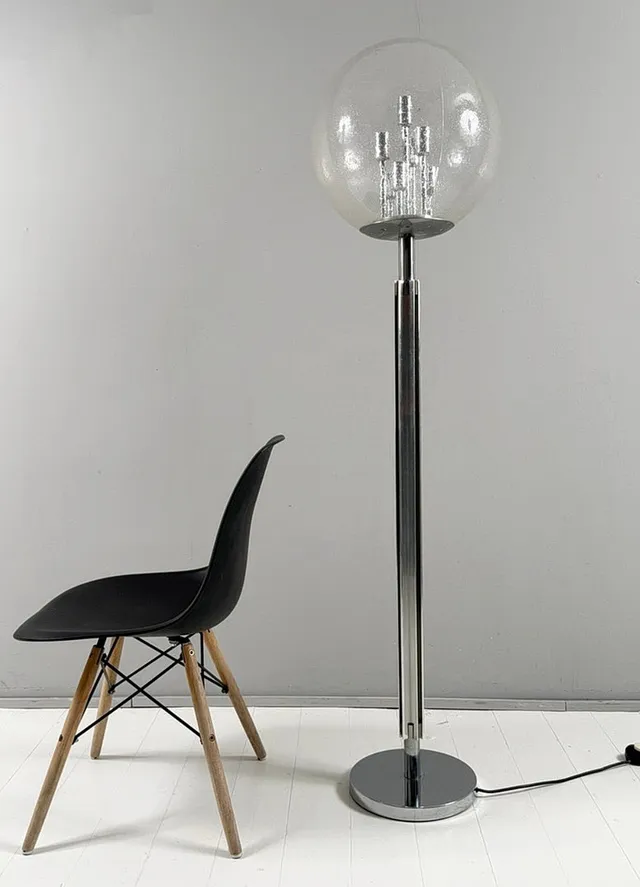 Space Age, Stehleuchte/Stehleuchte der 1970er Jahre Modell „8926“ 'Big Ball' von DORIA, Deutschland.