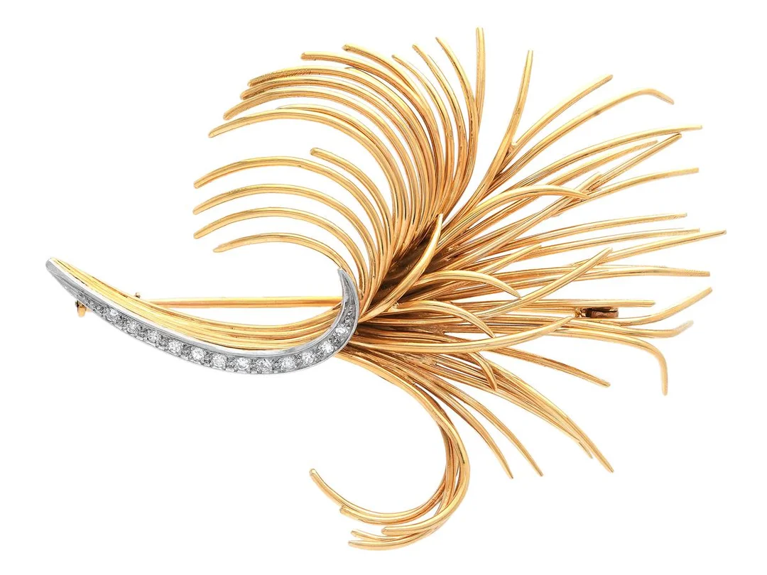 BROSCH, 18K guld/platina, åttkantslipade diamanter ca 0,18 ctv, Lambert Fréres & Compagnie, Paris 1900-talets mitt, mått 70x55 mm, vikt 23,4 g. — Smycken/Brosch — Kaplans