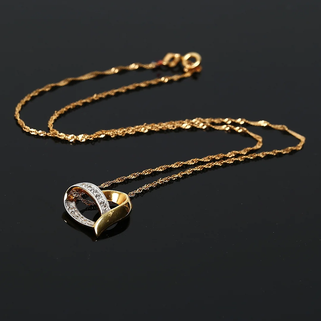 HÄNGE/KEDJA, 18K guld, med diamanter ca 0,05 ctv, Guldfynd. — Brooches & Pendants — Auktionshuset Kolonn
