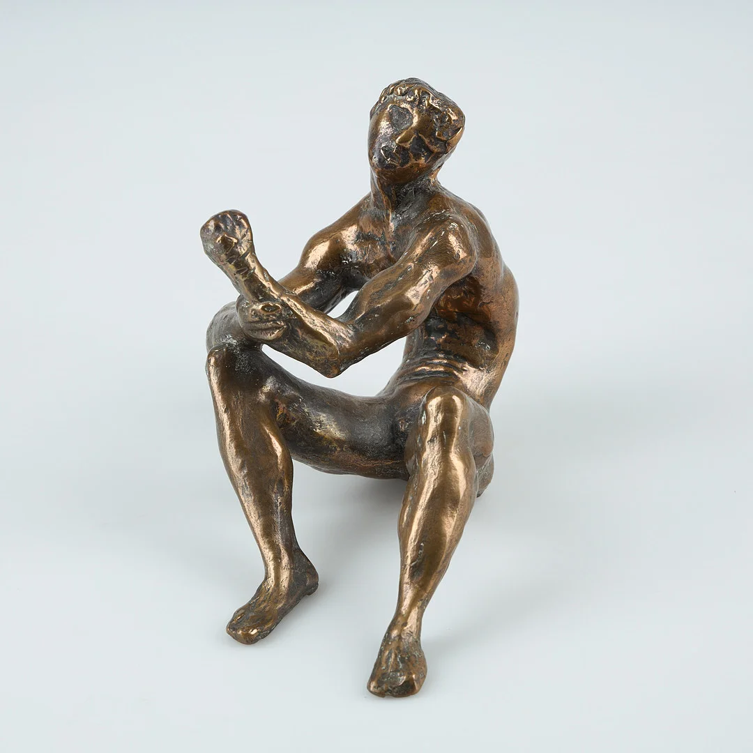 MATTI HAUPT. Brottaren, signerad, bronsskulptur. — Sculptures & Bronzes — Stockholms Auktionsverk Helsinki