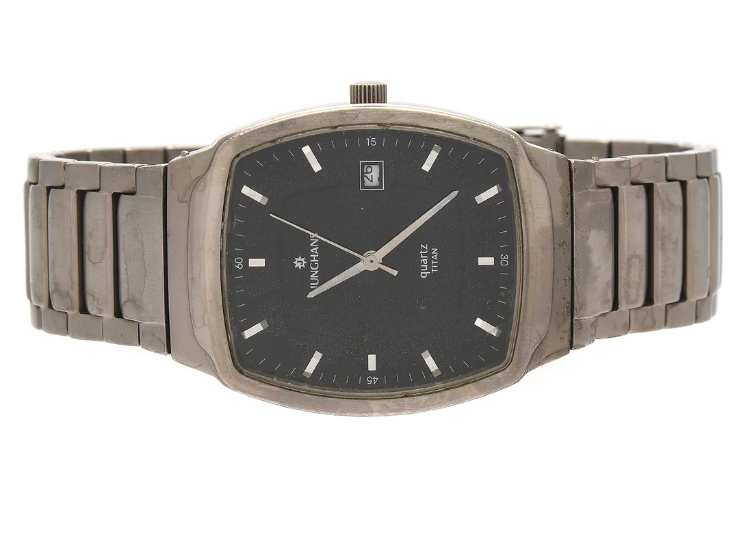 Junghans, armbandsur,Ø33mm Quartz Titan WR 3 Bar 41/2321 E311 med svart urtavla, datum. behov av batteribyte, repigt glas — Klockor/Junghans — Kaplans