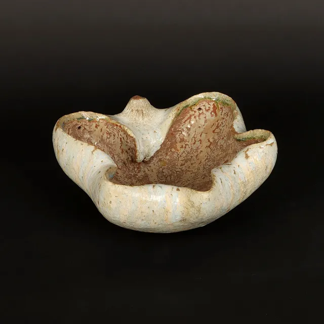 TYRA LUNDGREN. 1897-1979. Handvask, glaserat stengods, 1940-tal.