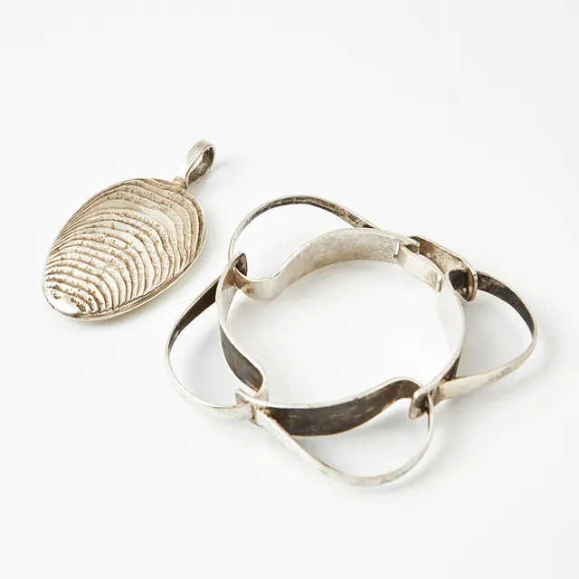 OLOV BARVE (1930-2014). Armband, hänge, silver, Inga-Britt Dahlquist, Malmö 1974 (armband), hänge, Visby 2001.