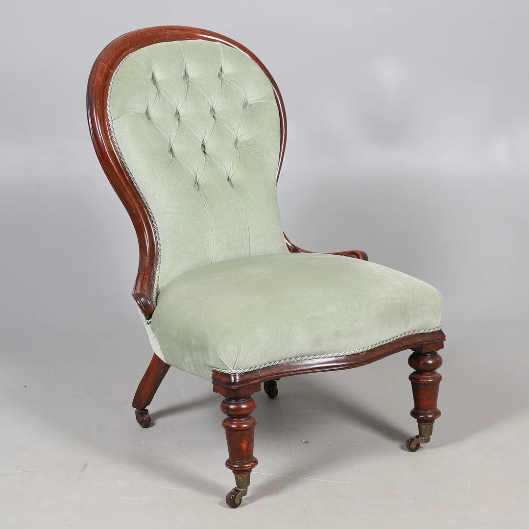 A VICTORIAN BUTTON BACK SALON CHAIR. — Armchairs & Chairs — Lawrences Auctioneers