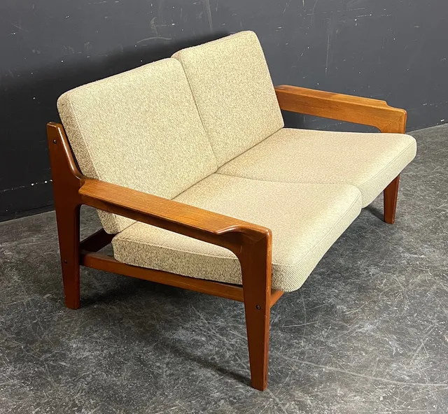 ARNE WAHL IVERSEN. SOFA.