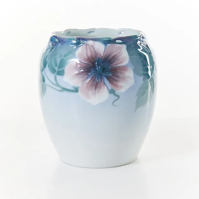 ASTRID EWERLÖF. vas, Rörstrand, porslin, jugend, blåtonad, dekor av polykrom dekor i relief av blommor, genombruten överdel, märkt E Rörstrand , inpressad märkning A 2473 RR.