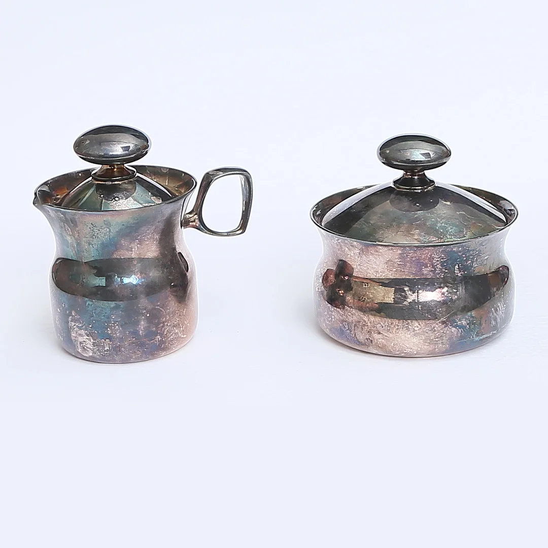 GRÄDDKANNA, SOCKERSKÅL SILVER, 2 delar, Eric Löfman, Uppsala 1974, totalvikt 243 gram. — Silver — Kalmar Auktionsverk