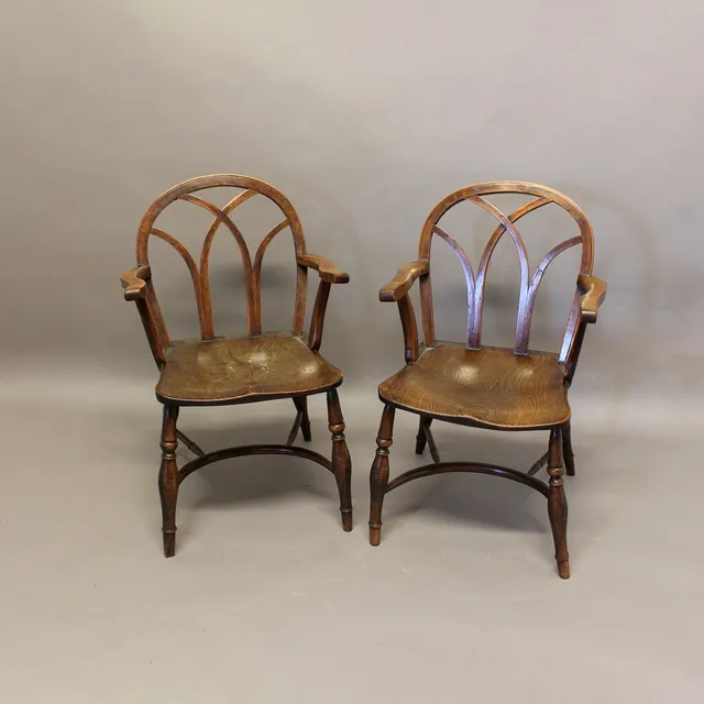 A PAIR OF 19TH CENTURY YEW AND ELM WINDSOR CHAIRS.