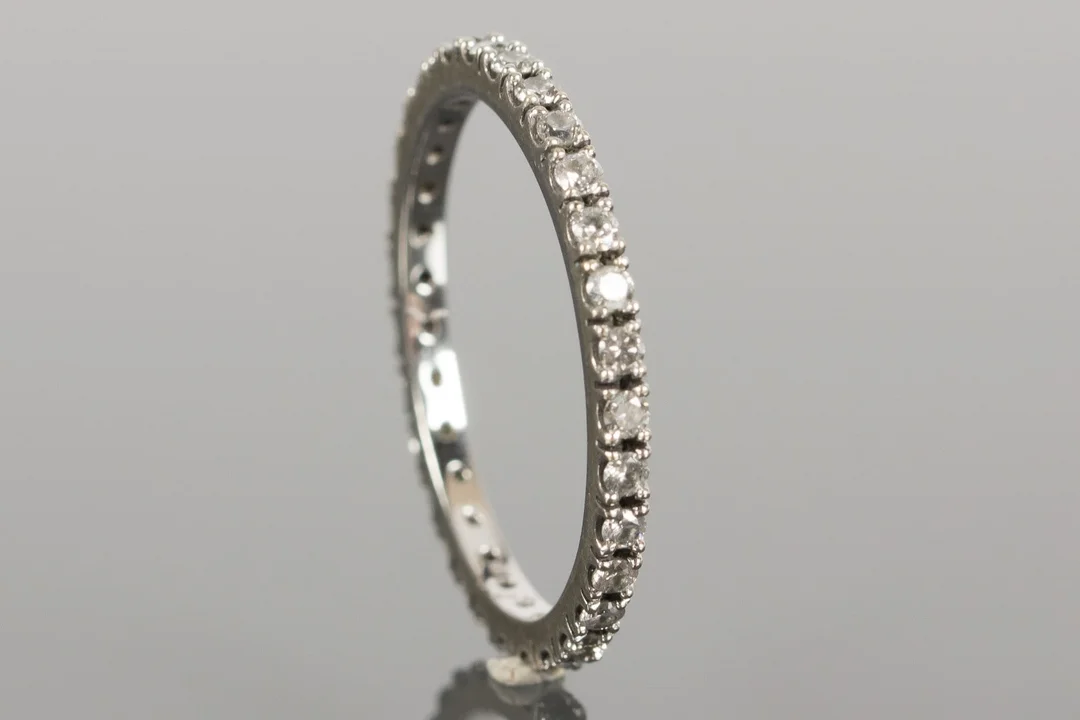 Alliancering af 9 kt hvidguld, 0.50 ct — Jewellery/Rings — Lauritz