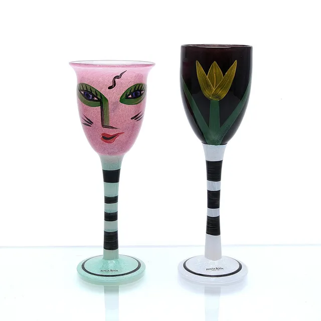 ULRICA HYDMAN-VALLIEN. POKALGLAS, 2 st, signerade, Kosta Boda, 1980-tal.