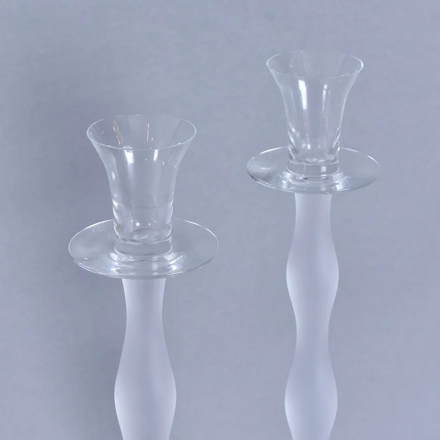 ANNE NILSSON. Ljusstakar, 1-par, glas, "Celeste", Orrefors. — Candlesticks — Halmstads Auktionskammare