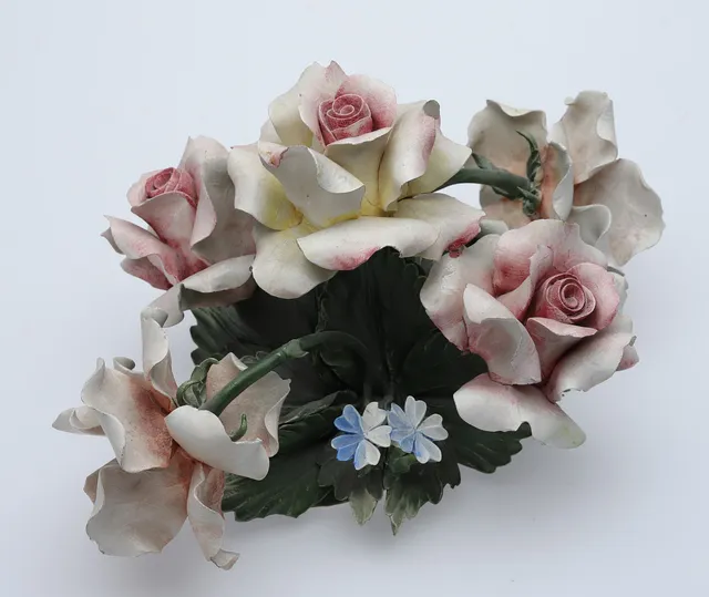 BORDSDEKORATION, porslinsblomster, Capodimonte Italien.