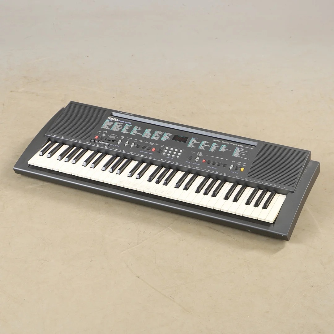 KEYBOARD, Yamaha, PSR-200. — Musical instruments — Helsingborgs Auktionskammare