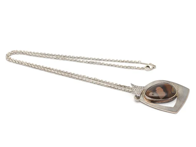 HÄNGE/KEDJA, sterlingsilver, brun natursten, ankarlänk, längd ca 60 cm, vikt 35,9 g.