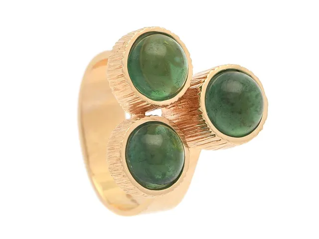 OLE LYNGGAARD, ring, 14K guld, 3 cabochonslipade turmaliner, importstämpel, Kultakönni, Finland 1974, stl 17+ mm, vikt 12,7 g, turmaliner med inneslutningar som når ytan.