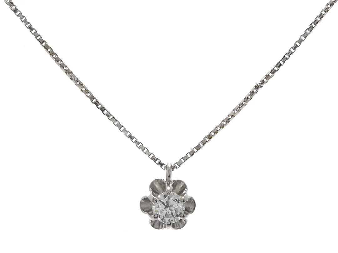 HÄNGE/KEDJA, 18K vitguld, briljant ca 0,35 ct, ca TW(G)/VVS, längd 42 cm, vikt 2,9 g. — Smycken/Hänge med kedja — Kaplans