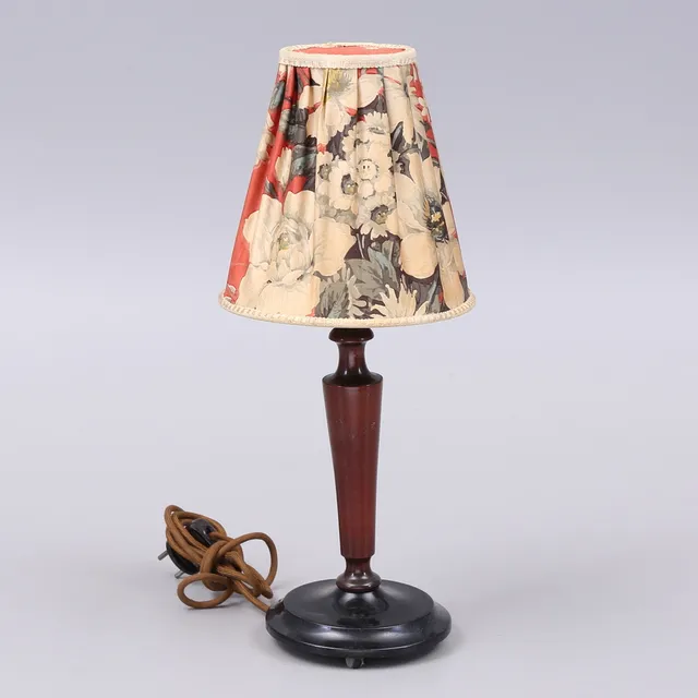 BORDSLAMPA, trä, 1900-talets första hälft.