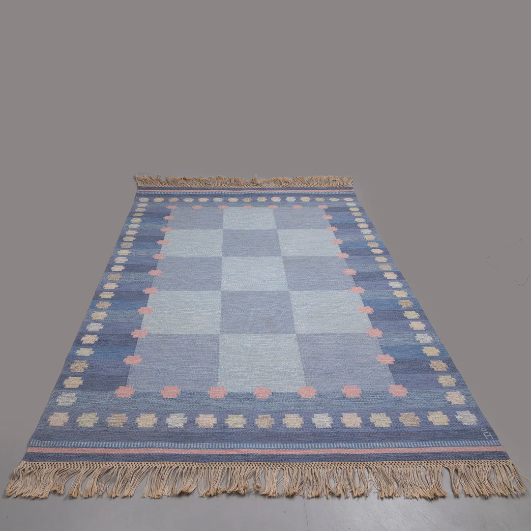 ANNA JOHANNA ÅNGSTRÖM. MATTA, röllakan, signerad, 1900-tal, 194 x 284 cm. — Carpets — Kalmar Auktionsverk