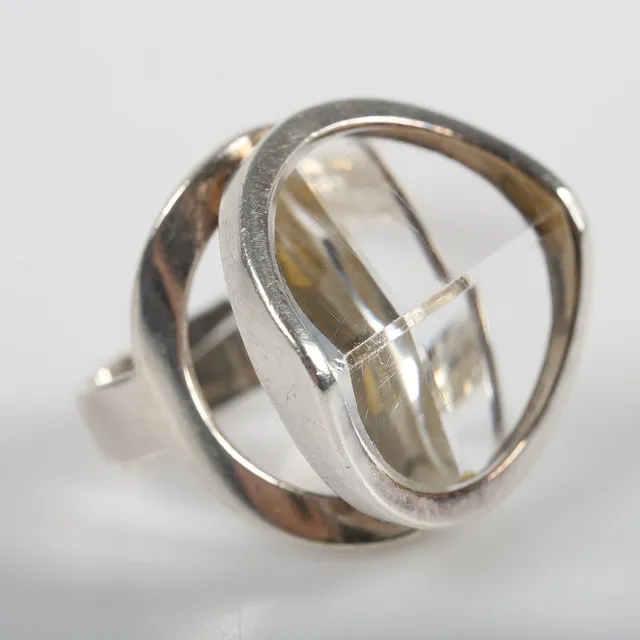 JORMA LAINE. Ring, sterlingsilver med bergskristall, Turun Hopea, Åbo, Finland, 1973.