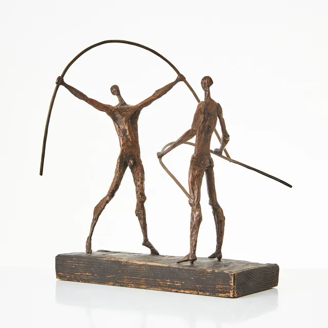 PUCK STOCKLASSA (1922-2014). Figurscen, skulptur, brons, sockel med signatur.