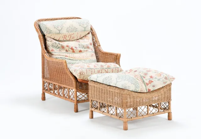 Søren Lund: 'Karen Blixen' Armchair with stool (2)