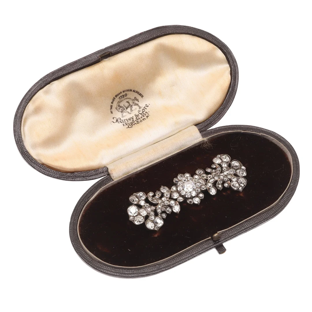 A VICTORIAN DIAMOND BROOCH. — Brooches & Pendants — Lawrences Auctioneers