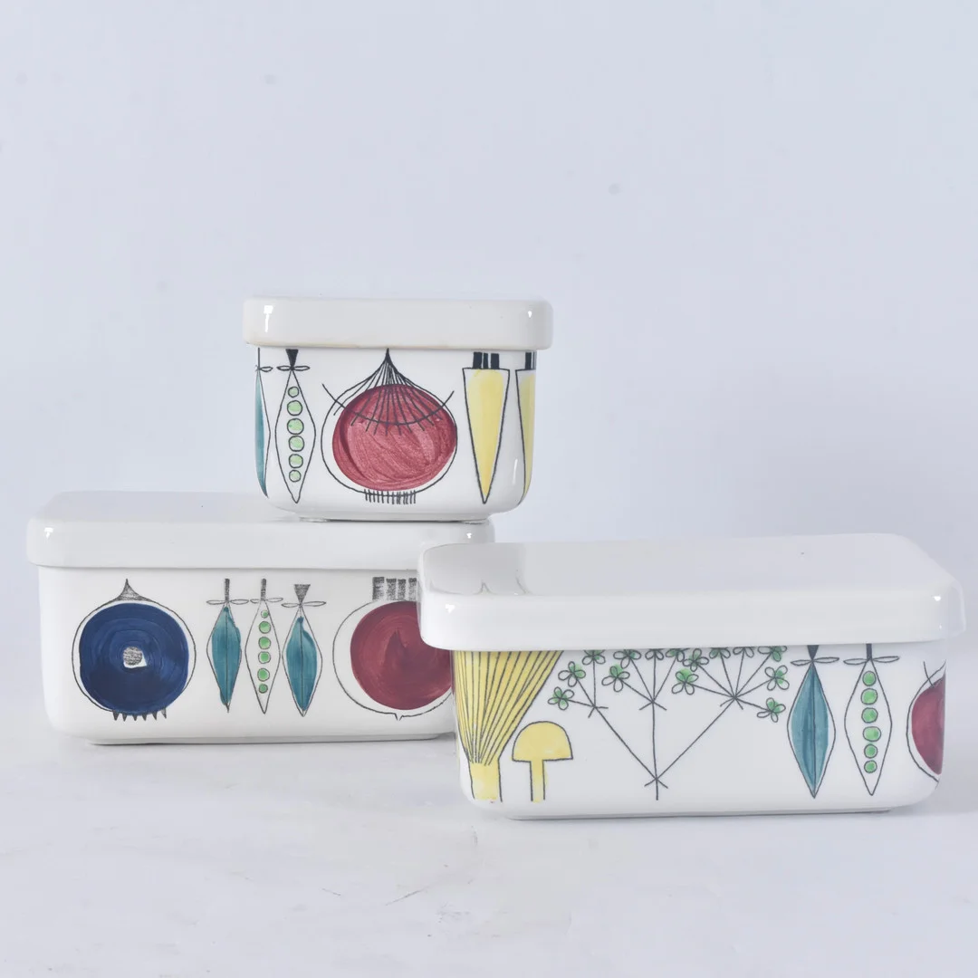 MARIANNE WESTMAN. Smöraskar, 3-stycken, porslin, "Picknick", design 1956 för Rörstrand. — European — Halmstads Auktionskammare