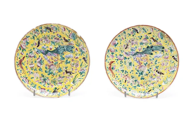Pair of Chinese dishes in porcelain, late 19th Century.