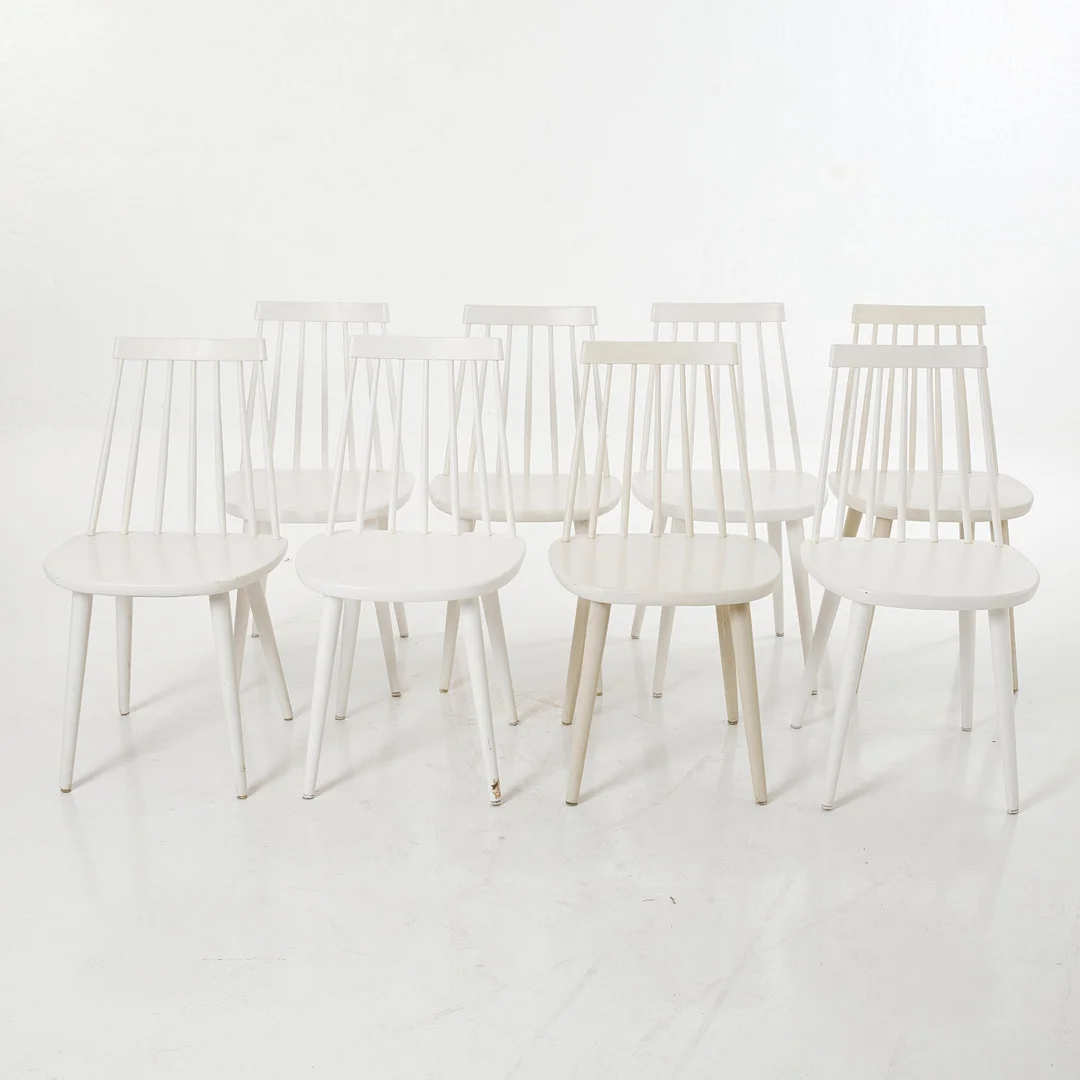 YNGVE EKSTRÖM. Pinnstolar, 8 st, "pinnockio", vitmålade. — Armchairs & Chairs — Stockholms Auktionsverk Magasin 5
