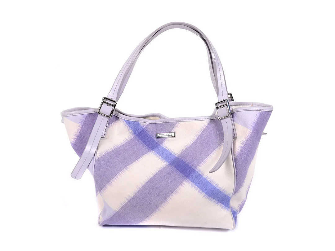 VÄSKA, BURBERRY, vitt och lila tyg, ljuslila läder, 32x33x13 cm, dustbag. — Accessoarer/Väskor — Kaplans