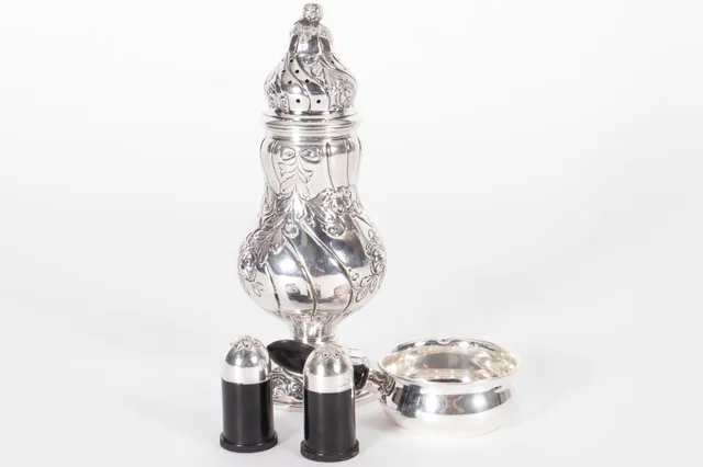 Collection three-towered silver consisting of a straw jar etc. (4)