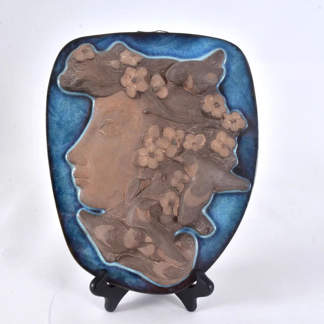 JOHANNES HEDEGAARD. Väggrelief, keramik, Aluminia, Danmark. — European — Halmstads Auktionskammare