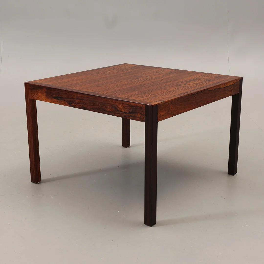 HANS J WEGNER. Soffbord, AT 17, jakaranda, Andreas Tuck, Danmark, 1960-tal. — Coffee Tables — Växjö Auktionskammare