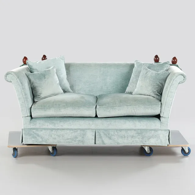 LAURA ASHLEY. SOFFA, LANGHAM.