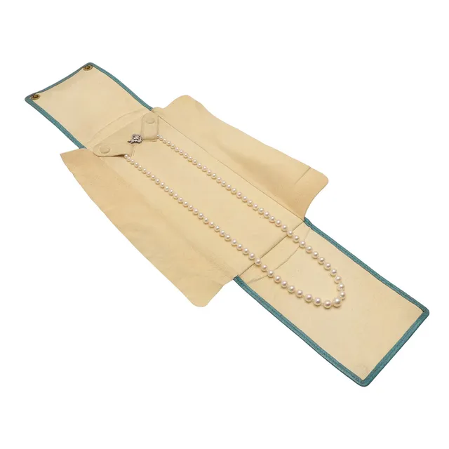 A SINGLE ROW GRADUATED CULTURED PEARL NECKLACE.