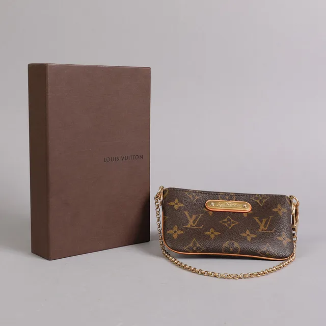 LOUIS VUITTON. "Milla" pochette af monogramkanvas.