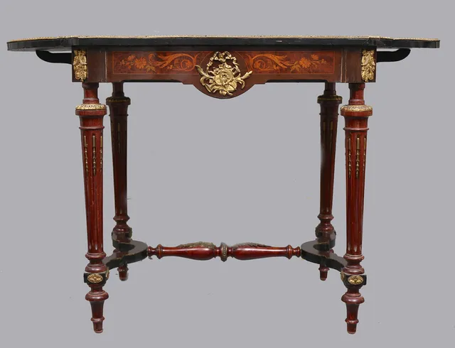 Napoleon III style folding table in mahogany veneer with fine wood marquetry, early 20th Century.